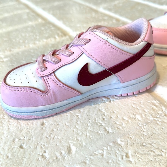 Nike Dunks Valentine’s Edition Toddler - Picture 6 of 9